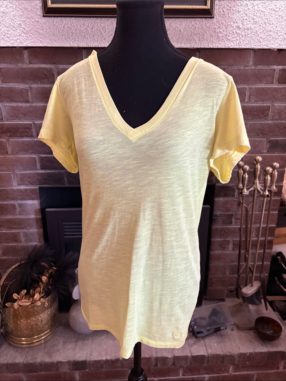 PINK Victoria's Secret Light Yellow V-Neck Short Sleeve Tee